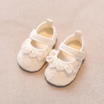 Милые Туфли для новорожденных девочек на нескользящей мягкой подошве, кружевные туфли на плоской подошве с бантом, весенне-летние туфли принцессы для малышей, первые ходунки